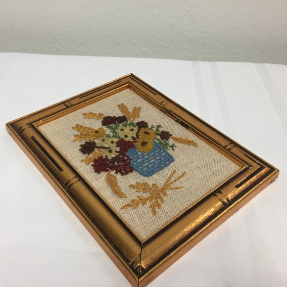 Vintage Crewel Embroidery Picture Wildflower Bouquet Framed - Picture 7 of 7